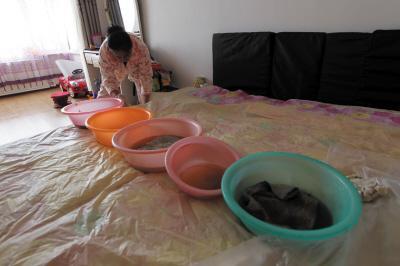 南开楼上漏水，住户失联，小区没物管，业主维权难！律师来支招……